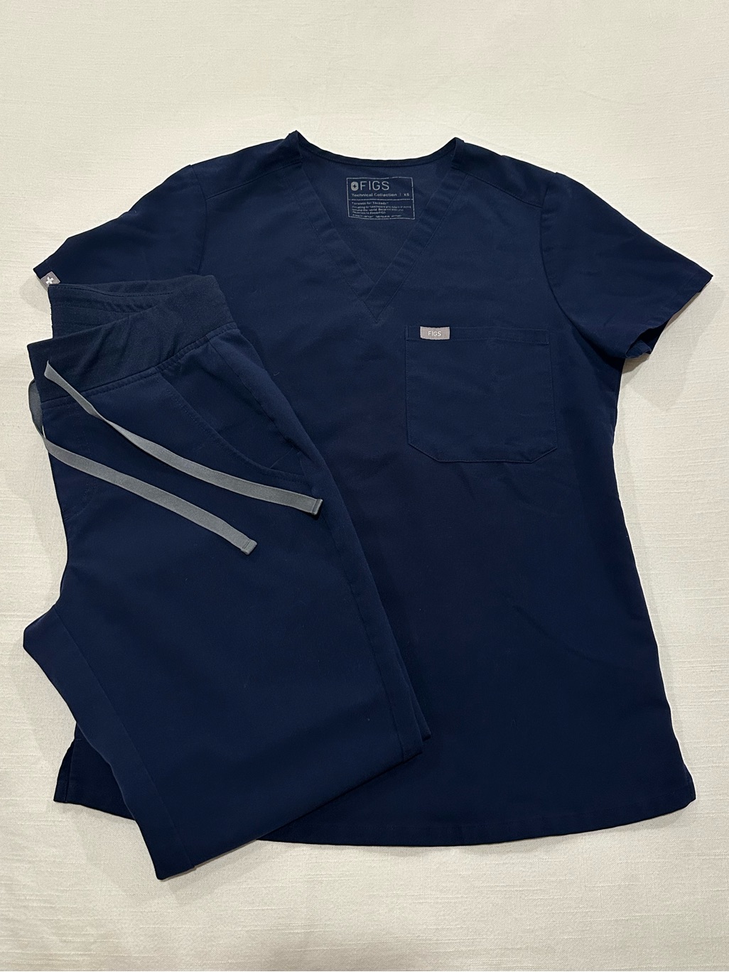Figs Navy Scrub Set - Catarina Top & Zamora Joggers